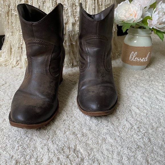 Bootie - Picture 3 of 6